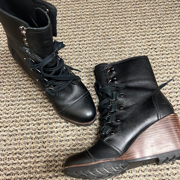 EUC SOREL Wedge Bootie 7.5 - Picture 2 of 9